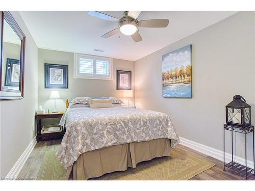 28 Ramsey Crescent, Hamilton, ON - Indoor Photo Showing Bedroom