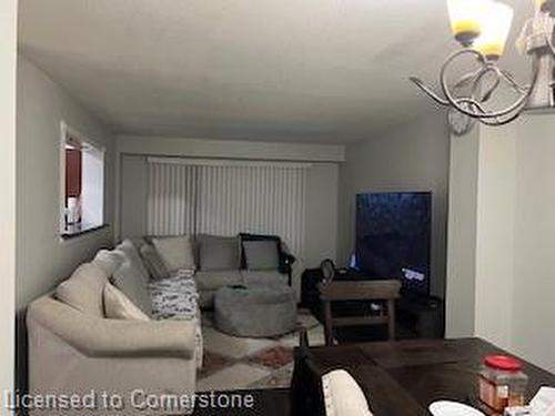 34 Kline Court, Brampton, ON - Indoor Photo Showing Living Room