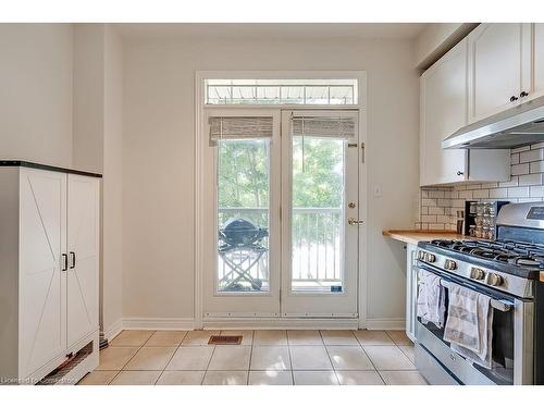 59-1169 Dorval Drive, Oakville, ON - Indoor Photo Showing Kitchen