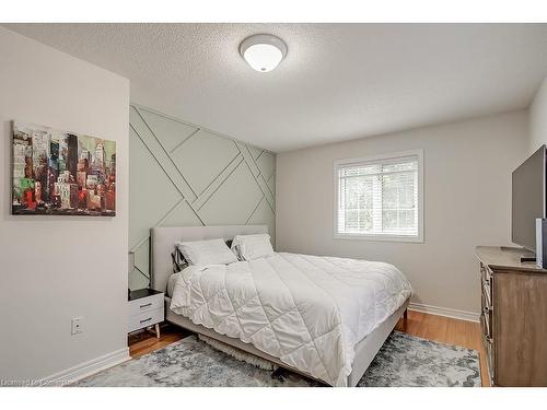 59-1169 Dorval Drive, Oakville, ON - Indoor Photo Showing Bedroom