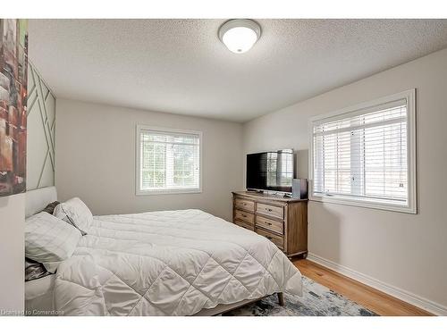 59-1169 Dorval Drive, Oakville, ON - Indoor Photo Showing Bedroom