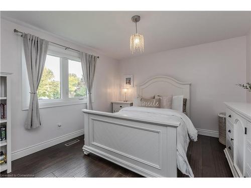 1771 Heather Hills Drive, Burlington, ON - Indoor Photo Showing Bedroom