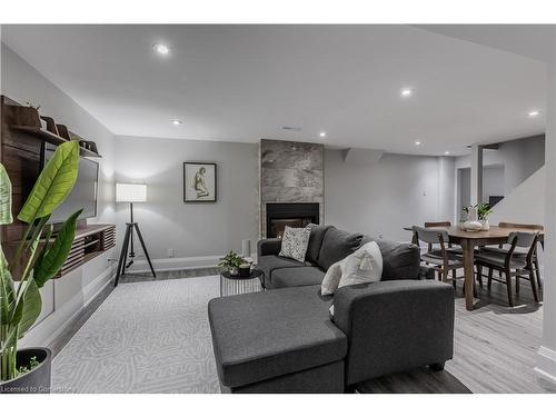 1771 Heather Hills Drive, Burlington, ON - Indoor Photo Showing Living Room