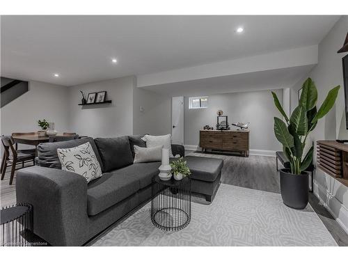 1771 Heather Hills Drive, Burlington, ON - Indoor Photo Showing Living Room