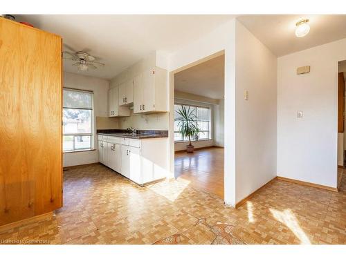 9 Pleaseley Road, Brampton, ON - Indoor Photo Showing Kitchen