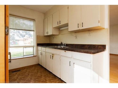 9 Pleaseley Road, Brampton, ON - Indoor Photo Showing Kitchen With Double Sink