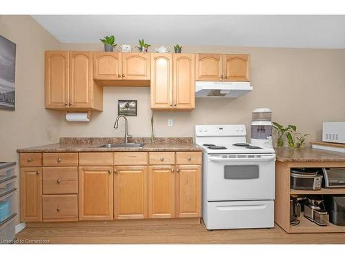 B1-500 Stonechurch Road W, Hamilton, ON - Indoor Photo Showing Kitchen