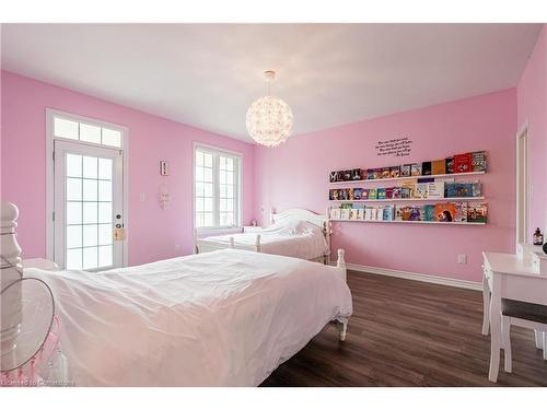 8445 Sweet Chestnut Drive, Niagara Falls, ON - Indoor Photo Showing Bedroom