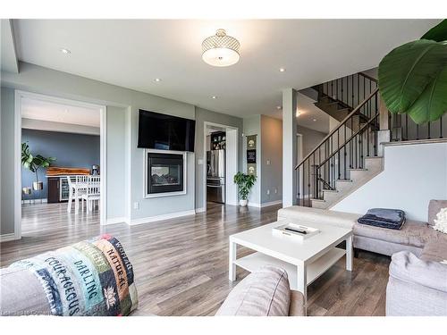 8445 Sweet Chestnut Drive, Niagara Falls, ON - Indoor Photo Showing Living Room With Fireplace