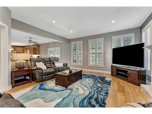 636 Greenravine Drive, Ancaster, ON - Indoor Photo Showing Living Room