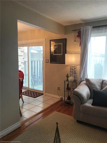 42 Palmer Road, Hamilton, ON - Indoor Photo Showing Living Room