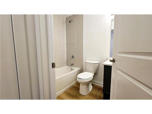 322-470 Dundas Street E, Waterdown, ON - Indoor Photo Showing Bathroom