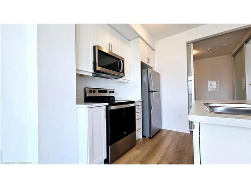 322-470 Dundas Street E, Waterdown, ON - Indoor Photo Showing Kitchen