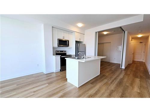 322-470 Dundas Street E, Waterdown, ON - Indoor Photo Showing Kitchen With Double Sink