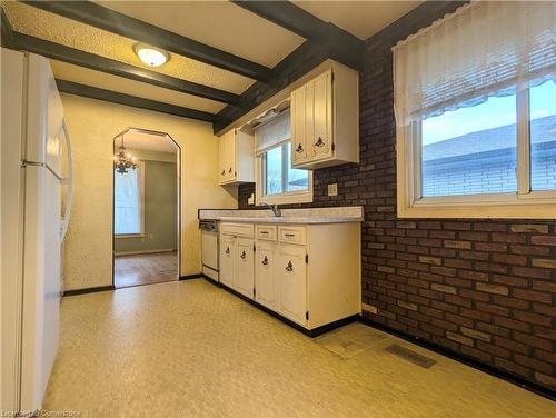 67 Garrow Drive, Hamilton, ON - Indoor Photo Showing Kitchen