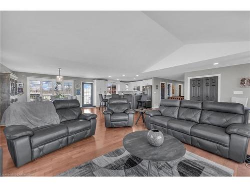 626 Haldimand Road 50 Road, Cayuga, ON - Indoor Photo Showing Living Room