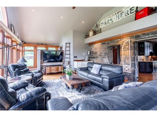 769 Old York Road, Burlington, ON - Indoor Photo Showing Living Room