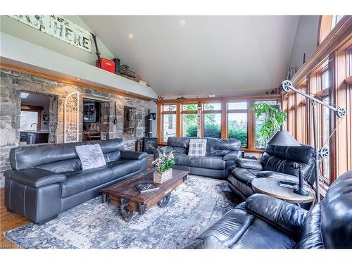 769 Old York Road, Burlington, ON - Indoor Photo Showing Living Room