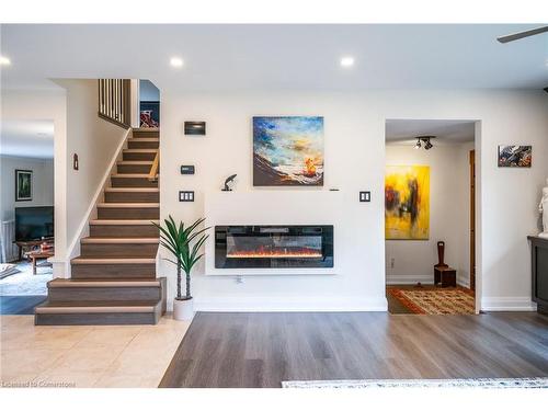 5 Lower Canada Drive, Niagara-On-The-Lake, ON - Indoor Photo Showing Living Room With Fireplace