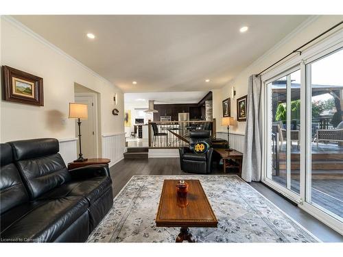 5 Lower Canada Drive, Niagara-On-The-Lake, ON - Indoor Photo Showing Living Room