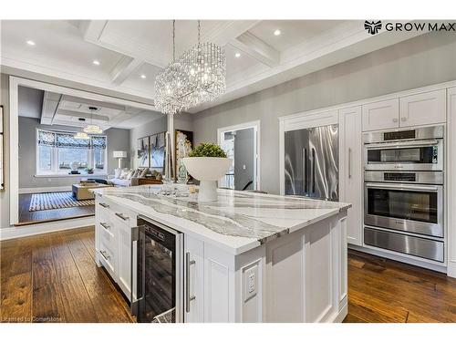 149 Miller Drive, Ancaster, ON - Indoor Photo Showing Kitchen With Upgraded Kitchen