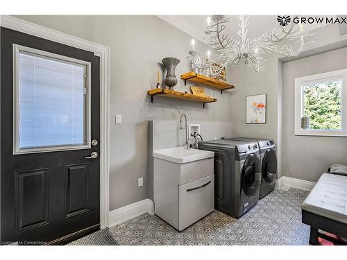 149 Miller Drive, Ancaster, ON - Indoor Photo Showing Laundry Room