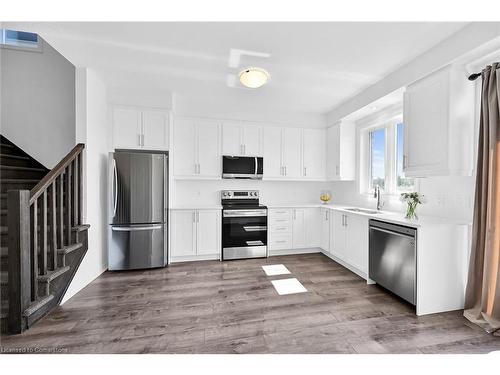 42-61 Soho Street, Stoney Creek, ON - Indoor Photo Showing Kitchen