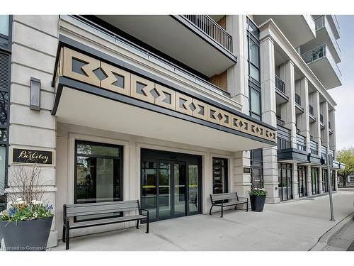 203-2025 Maria Street, Burlington, ON - Outdoor