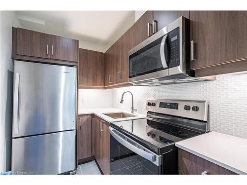 308-467 Charlton Avenue E, Hamilton, ON - Indoor Photo Showing Kitchen