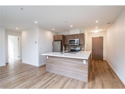 308-467 Charlton Avenue E, Hamilton, ON - Indoor Photo Showing Kitchen