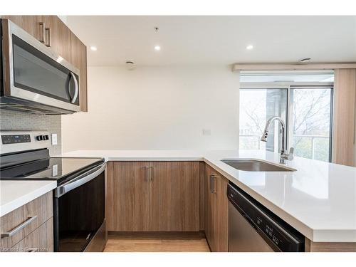 308-467 Charlton Avenue E, Hamilton, ON - Indoor Photo Showing Kitchen With Upgraded Kitchen