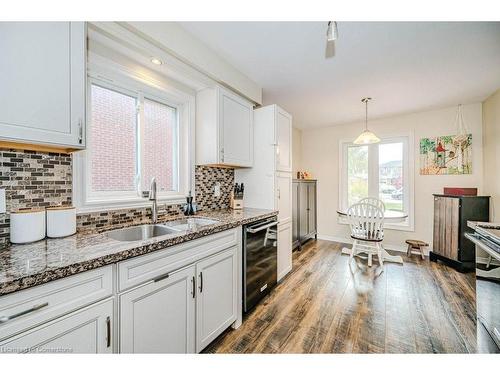 633 Amelia Crescent, Burlington, ON - Indoor Photo Showing Kitchen With Double Sink