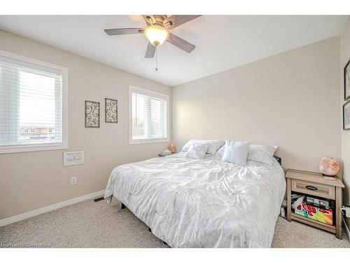 633 Amelia Crescent, Burlington, ON - Indoor Photo Showing Bedroom