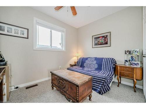 633 Amelia Crescent, Burlington, ON - Indoor Photo Showing Bedroom