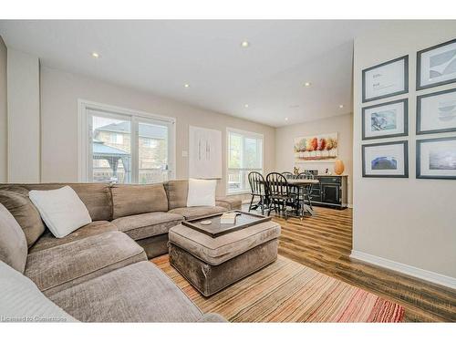 633 Amelia Crescent, Burlington, ON - Indoor Photo Showing Living Room