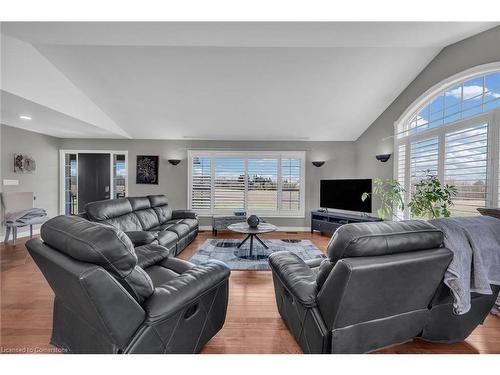 626 Haldimand Road 50 Road, Cayuga, ON - Indoor Photo Showing Living Room