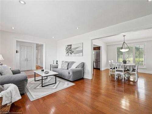 16629 Side Road 22, Halton Hills, ON - Indoor Photo Showing Living Room