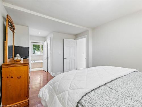 16629 Side Road 22, Halton Hills, ON - Indoor Photo Showing Bedroom