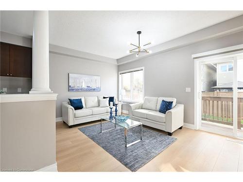 4847 Valera Road, Burlington, ON - Indoor Photo Showing Living Room