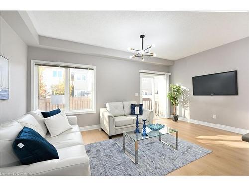 4847 Valera Road, Burlington, ON - Indoor Photo Showing Living Room