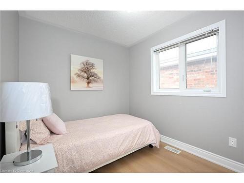 4847 Valera Road, Burlington, ON - Indoor Photo Showing Bedroom