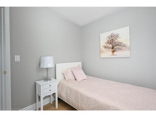 4847 Valera Road, Burlington, ON - Indoor Photo Showing Bedroom