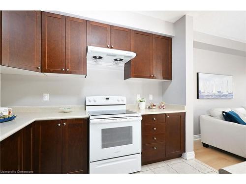 4847 Valera Road, Burlington, ON - Indoor Photo Showing Kitchen