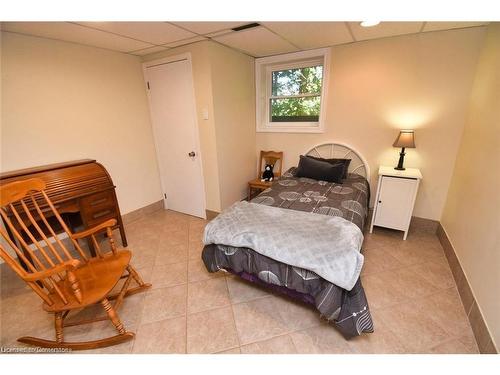 1282 Governors Road, Dundas, ON - Indoor Photo Showing Bedroom