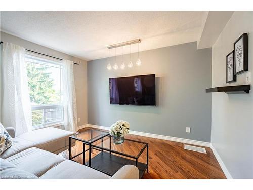 2259 Leominster Drive, Burlington, ON - Indoor Photo Showing Living Room