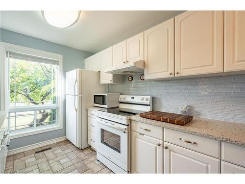 2259 Leominster Drive, Burlington, ON - Indoor Photo Showing Kitchen