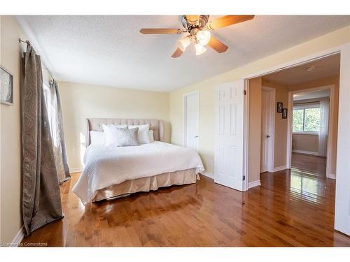 2259 Leominster Drive, Burlington, ON - Indoor Photo Showing Bedroom