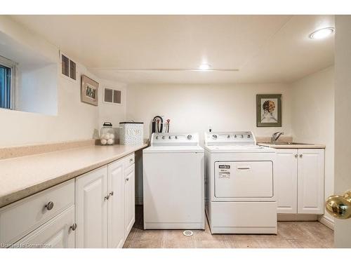 5 Rowanwood Avenue, Dundas, ON - Indoor Photo Showing Laundry Room