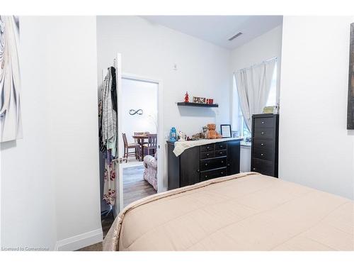 102-1 Redfern Avenue, Hamilton, ON - Indoor Photo Showing Bedroom