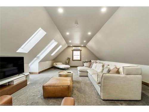 314 Brant School Road, Brantford, ON - Indoor Photo Showing Living Room